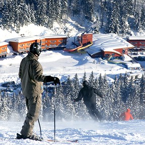 Family skiing package next to the slopes